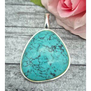 Premier Designs Faux Turquoise & Silver Tone Large Pendant Magnetic Clasp